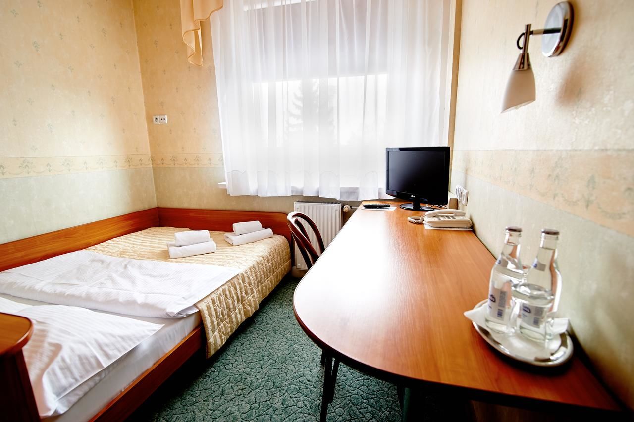 Отель Hotel Polski Мелец-40